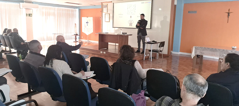 Curso qualifica gestores de projetos sociais